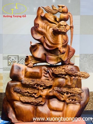 Đạt ma múa võ đứng tùng gỗ hương Đạt ma múa võ đứng tùng gỗ hương
