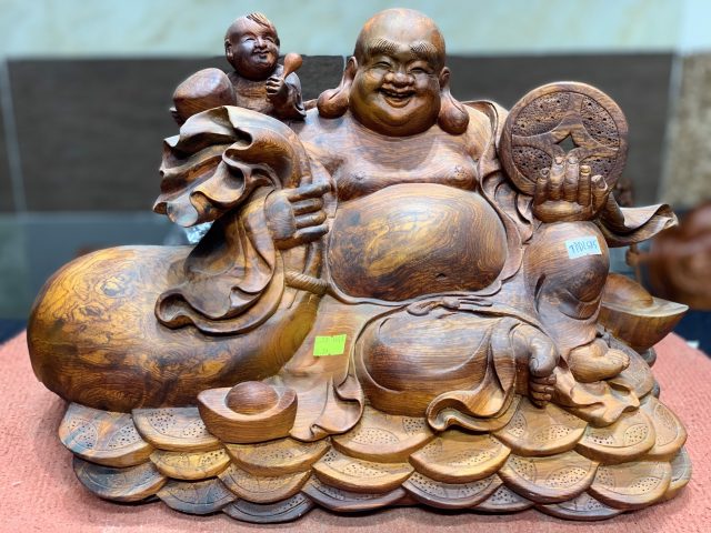 Di lặc nhất tiểu ngồi tiền gỗ hương ta Di lặc nhất tiểu ngồi tiền gỗ hương ta