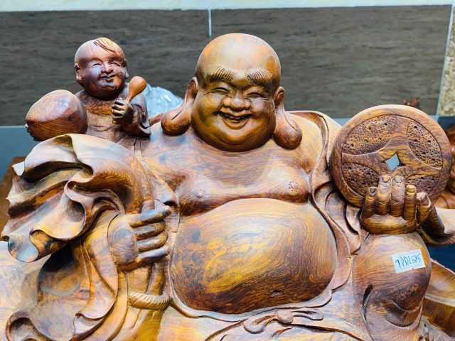 Di lặc nhất tiểu ngồi tiền gỗ hương ta Di lặc nhất tiểu ngồi tiền gỗ hương ta