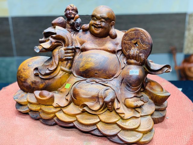 Di lặc nhất tiểu ngồi tiền gỗ hương ta Di lặc nhất tiểu ngồi tiền gỗ hương ta