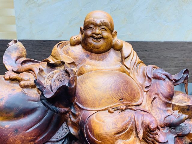 Di Lặc ngồi bao tiền hương ta Di Lặc ngồi bao tiền hương ta