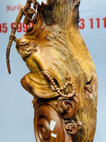 Đạt Ma múa võ gỗ hương ta Đạt Ma múa võ gỗ hương ta