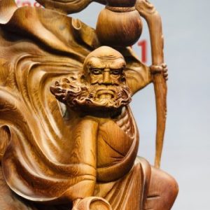 Đạt Ma múa võ đứng tùng gỗ hương
