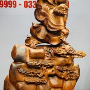 Đạt Ma múa võ đứng tùng gỗ hương