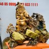 Di Lặc tam tiểu đứng tùng ôm đá