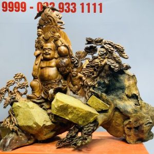 Di Lặc tam tiểu đứng tùng ôm đá