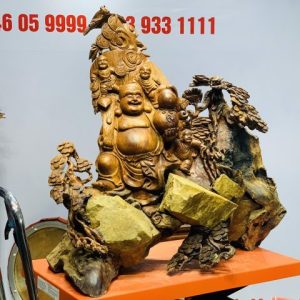Di Lặc tam tiểu đứng tùng ôm đá