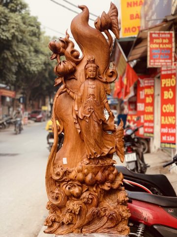 Quan Âm ban phước gỗ hương ta. Quan Âm ban phước gỗ hương ta.