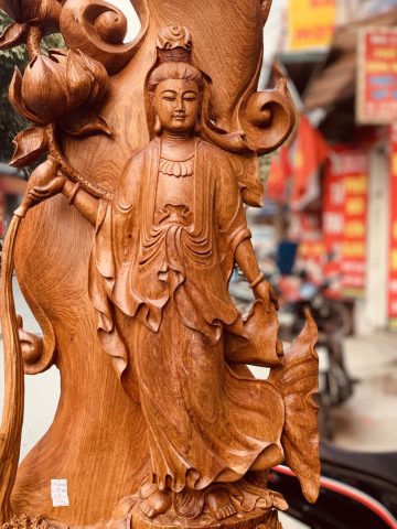 Quan Âm ban phước gỗ hương ta. Quan Âm ban phước gỗ hương ta.