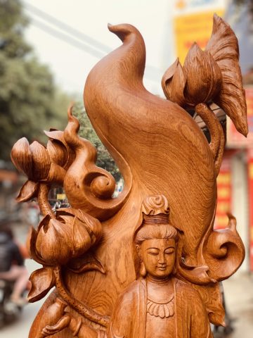 Quan Âm ban phước gỗ hương ta. Quan Âm ban phước gỗ hương ta.