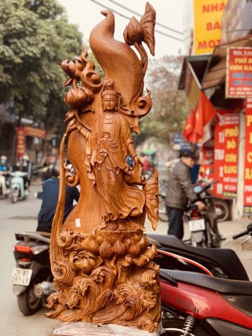 Quan Âm ban phước gỗ hương ta. Quan Âm ban phước gỗ hương ta.