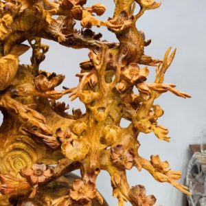 Bình mai gỗ hương ta. Bình mai gỗ hương ta.