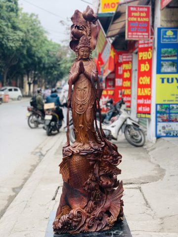 Quan Âm ngự cá chép hóa rồng gỗ cẩm. Quan Âm ngự cá chép hóa rồng gỗ cẩm.