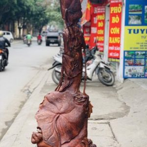 Quan Âm ngự cá chép hóa rồng gỗ cẩm. Quan Âm ngự cá chép hóa rồng gỗ cẩm.