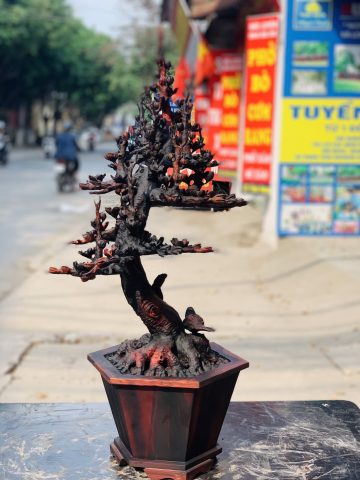 Bình hoa mai gỗ trắc. Bình hoa mai gỗ trắc.