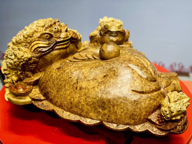 Tam cóc chấn bao tiền nu hương. Tam cóc chấn bao tiền nu hương.