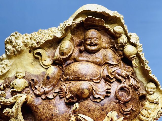 Di lặc tam tiểu ngồi bao nu hương. Di lặc tam tiểu ngồi bao nu hương.