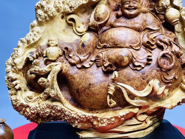Di lặc tam tiểu ngồi bao nu hương. Di lặc tam tiểu ngồi bao nu hương.