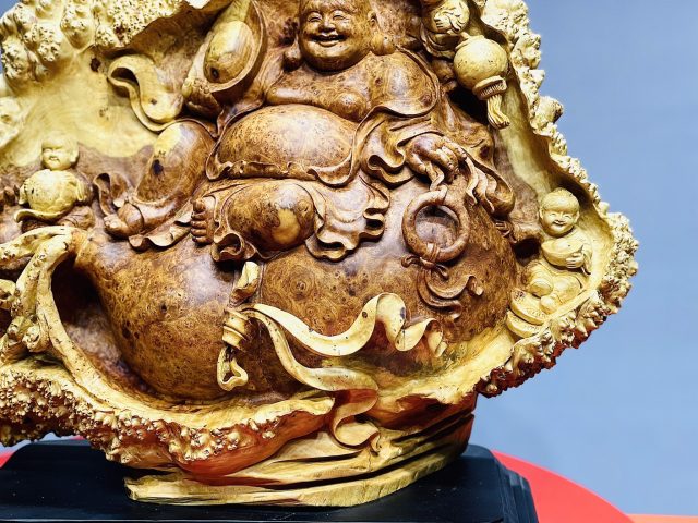 Di lặc tam tiểu ngồi bao nu hương. Di lặc tam tiểu ngồi bao nu hương.