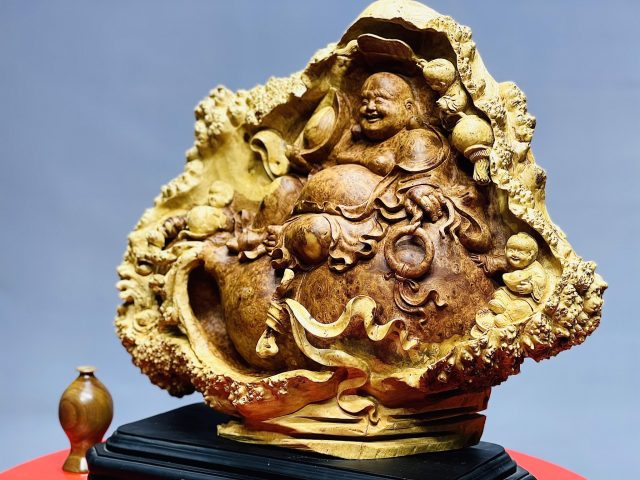 Di lặc tam tiểu ngồi bao nu hương. Di lặc tam tiểu ngồi bao nu hương.