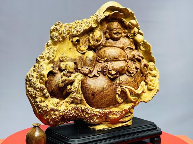 Di lặc tam tiểu ngồi bao nu hương. Di lặc tam tiểu ngồi bao nu hương.