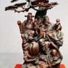 Tam đa ngồi tùng gỗ trắc.