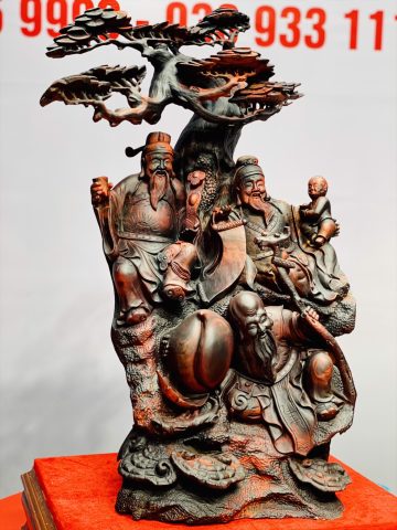 Tam đa ngồi tùng gỗ trắc. Tam đa ngồi tùng gỗ trắc.