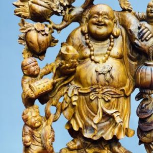 Di Lặc ngũ tiểu vác đào sưa. Di Lặc ngũ tiểu vác đào sưa.