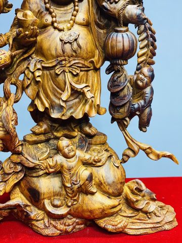 Di Lặc ngũ tiểu vác đào sưa. Di Lặc ngũ tiểu vác đào sưa.