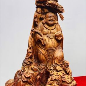 Di lặc nhị tiểu đứng tùng gỗ sưa.