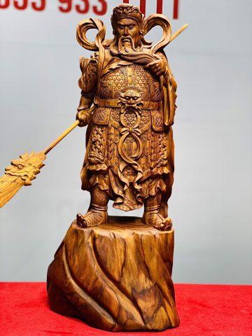 Quan Công xách đao gỗ sưa. Quan Công xách đao gỗ sưa.