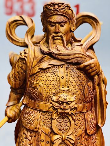 Quan Công xách đao gỗ sưa. Quan Công xách đao gỗ sưa.