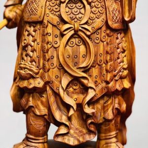 Quan Công xách đao gỗ sưa. Quan Công xách đao gỗ sưa.