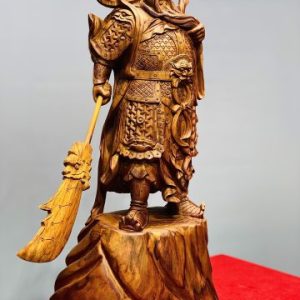 Quan Công xách đao gỗ sưa. Quan Công xách đao gỗ sưa.