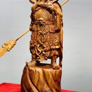 Quan Công xách đao gỗ sưa. Quan Công xách đao gỗ sưa.