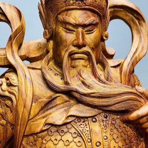 Quan Công xách đao gỗ sưa. Quan Công xách đao gỗ sưa.