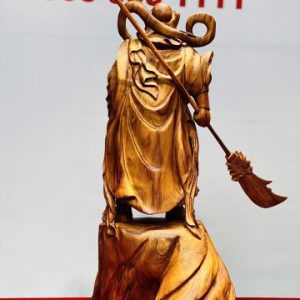 Quan Công xách đao gỗ sưa. Quan Công xách đao gỗ sưa.