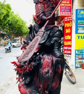 Quan Công múa võ gỗ trắc.