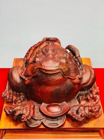 Cóc Thiềm Thừ Gỗ Trắc