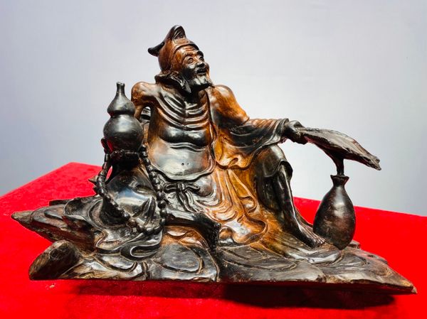 Tế Công Ngồi Uống Rượu Gỗ Trắc