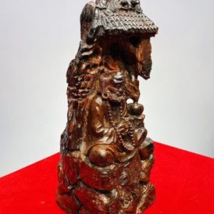 Đạt Ma Ngồi Thiền Dưới Mái Chùa Gỗ Trắc