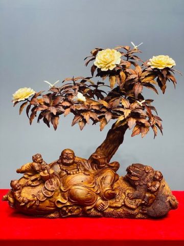 Di Lạc Tam Tiểu Nghê Ngồi Bao Tiền Dưới Cây Gỗ Sưa