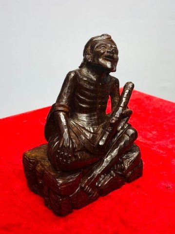 Ông Lão Gỗ Trắc