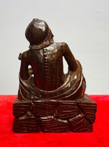 Ông Lão Gỗ Trắc
