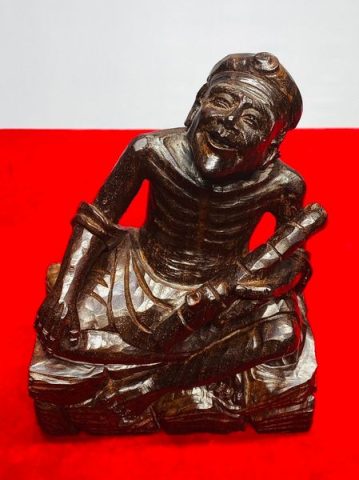 Ông Lão Gỗ Trắc