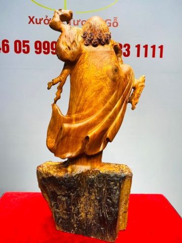 Đạt Ma Vác Gậy Tay Nải Gỗ Hương