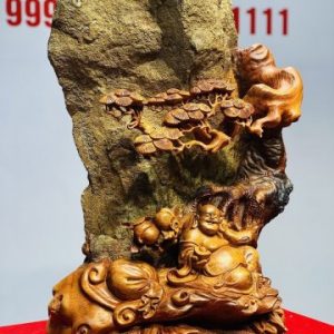 Di Lạc Ngồi Bao Tiền Dưới Tùng Ôm Đá Tự Nhiên Gỗ Hương