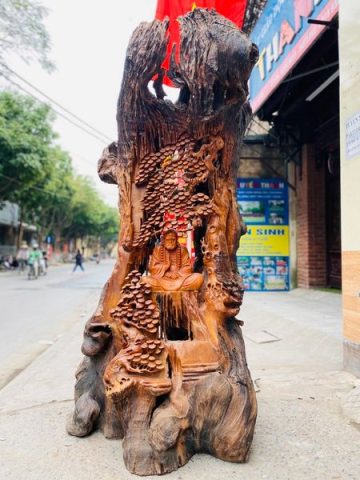 Đạt Ma Sư Tổ Ngồi Thiền Dưới Cây Tùng Gỗ Hương