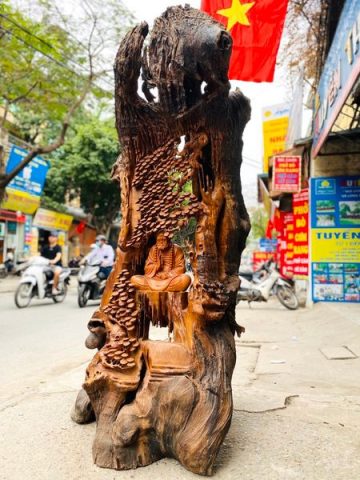 Đạt Ma Sư Tổ Ngồi Thiền Dưới Cây Tùng Gỗ Hương