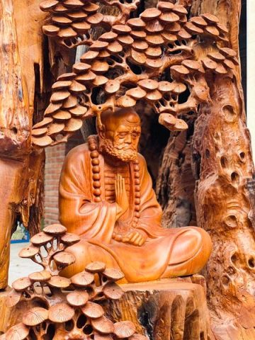 Đạt Ma Sư Tổ Ngồi Thiền Dưới Cây Tùng Gỗ Hương
